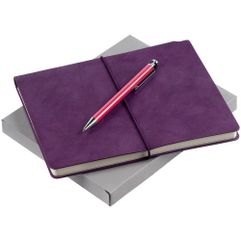 Ежедневник из искусственного материала, напоминающего замшу, и изящная ручка, которая удобно прячется за обложку ежедневника. Набор Business Diary —...