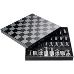 Известный поэт Кристиан Моргенштерн однажды сказал: «Во время шахматной игры выявляется, обладает ли игрок воображением и инициативой». Сыграйте...