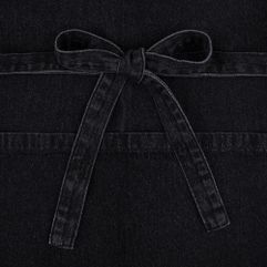 Стильный фартук из денима разработан в рамках единой коллекции одежды и аксессуаров и легко комбинируется с ее элементами. Специально спроектированные...