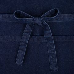 Стильный фартук из денима разработан в рамках единой коллекции одежды и аксессуаров и легко комбинируется с ее элементами. Специально спроектированные...