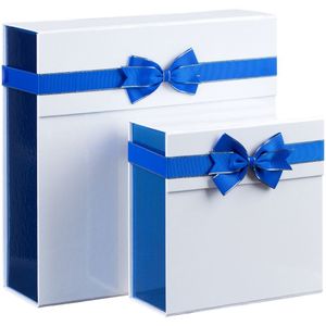 Коробка из переплетного картона, кашированного мелованной бумагой с глянцевой ламинацией. Крышка на двух магнитах дополнительно фиксируется...