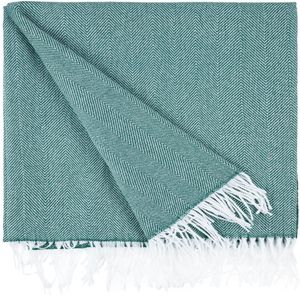 Мягкий и приятный на ощупь, плед «Гирвас» хорошо драпируется, а в сложенном состоянии занимает совсем немного места — это делает его универсальным в...