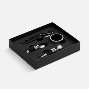 Функциональный и простой в использовании набор винных аксессуаров в лаконичной коробке. В набор входят:   нож сомелье с функциями штопора, ножа для...