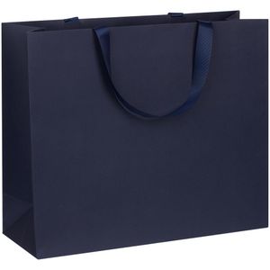 Пакет на лентах из бумаги Midnight Blue плотностью 230 г/м⊃2;. Выдерживает вес до 3 кг.