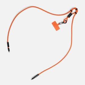 Кабель-ланьярд energyFlex помогает не только удобно закрепить на нем смартфон в чехле, но и не остаться без провода в самый неподходящий момент....