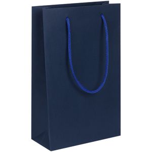 Пакет из бумаги Gentleman Blue плотностью 150 г/м⊃2;. Выдерживает вес до 2 кг.