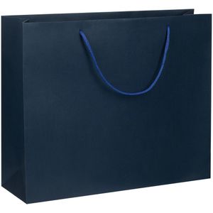 Пакет из бумаги Gentleman Blue плотностью 150 г/м⊃2;. Выдерживает вес до 2 кг.
