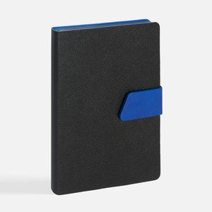 Ежедневник с гибкой обложкой, выполнен из материала La Fite, черный АА и Nubuck Touch, синий, дополнен синим ляссе и хлястиком на кнопке. Блок 985,...