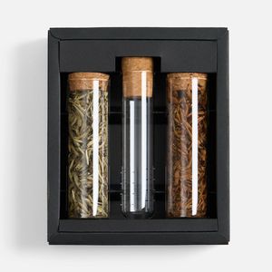 Набор Infuseful объединяет два благородных сорта чая, бережно упакованных в стеклянные колбы: нежный белый Бай Хао Инь Чжень с тонкими медовыми...