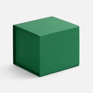 Изготовлена из переплетного картона 1,5 мм, кашированного гладкой дизайнерской бумагой Malmero. Крышка на магните. Конструкция коробки предусматривает...