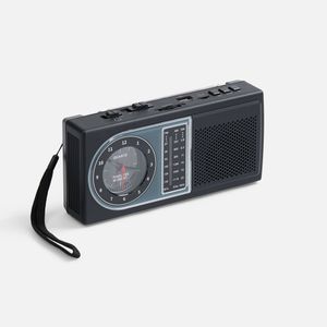 Bluetooth-колонка в ретростиле Comradio с аналоговым тюнером станет отличным подарком и вызовет легкую ностальгию — ведь, чтобы поймать радио, нужно...