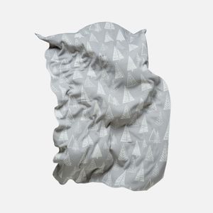 Легкий полушерстяной плед с главным уютным символом зимы и Нового года в умиротворяющем паттерне, который хитрее, чем кажется: в дизайне отображено...