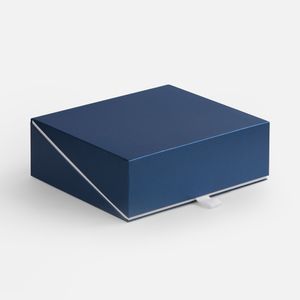 Элегантная коробка Artikus — это больше чем просто упаковка. Она подчеркивает ценность подарка и создает атмосферу торжества, делая момент вручения...