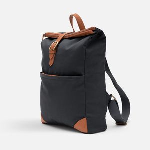 Стильный рюкзак Sloane изготовленный из переработанного полиэстера, обеспечивает долговечность и практичность изделия, а современные технологии...