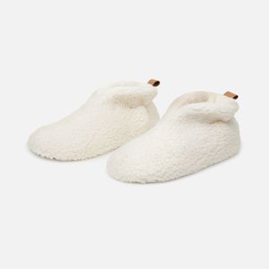 Высокие закрытые тапочки Santos подарят максимальный уровень комфорта и тепла. Мягкие, приятные на ощупь, стильные — после рабочего дня или долгой...