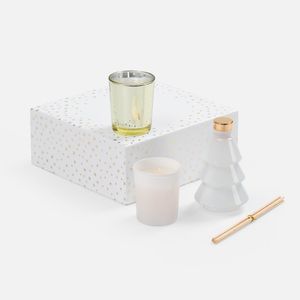 В канун Нового года и Рождества можно ощутить настоящее мягкое прикосновение праздника — это теплые объятия и поздравления, волшебные знаки вокруг и...