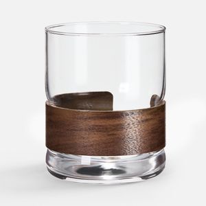 Элегантный стакан для виски Woodlyn сочетает в себе кристальную прозрачность боросиликатного стекла и уютное тепло натурального дерева. Такой дизайн...