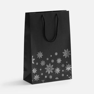 Пакет из бумаги Galaxy Metallic (TPG) плотностью 120 г/м² с тиснением серебристой фольгой.Выдерживает вес до 2 кг.