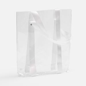 Прозрачные сумки никогда не выйдут из моды. А цветные ручки легко впишутся в брендбук и точно передадут настроение, которое хотелось бы транслировать....