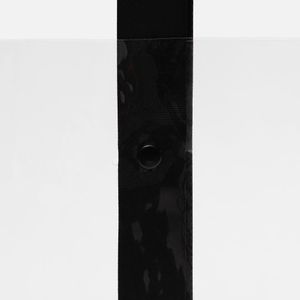 Прозрачные сумки никогда не выйдут из моды. А цветные ручки легко впишутся в брендбук и точно передадут настроение, которое хотелось бы транслировать....