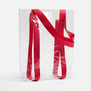 Прозрачные сумки никогда не выйдут из моды. А цветные ручки легко впишутся в брендбук и точно передадут настроение, которое хотелось бы транслировать....