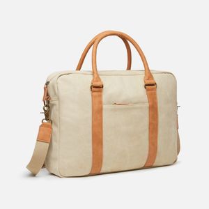 Элегантный дизайн в сочетании с практичностью делает сумку Bosler идеальным выбором для современного человека, который ценит комфорт, заботится об...