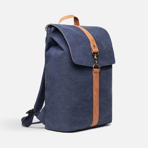 Рюкзак Bosler изготовлен из переработанного канваса, не только выглядит модно, но и демонстрирует заботу об окружающей среде. Он оснащен отделением...