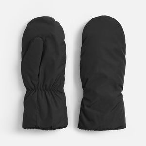 Теплые варежки Warmshape отлично подходят для зимних видов спорта и активного образа жизни. Благодаря подкладке из флиса варежки надежно защищают руки...