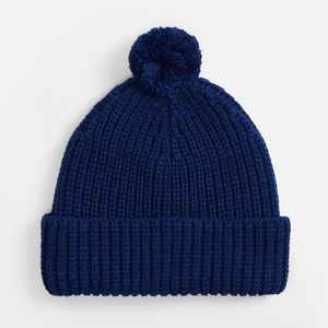 С задорной шапкой объемной вязки никакой холод не испортит настроения. Однослойная шапка из высокообъемной пряжи с помпоном. Поставляется в пакете с...