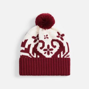 Двухслойная шапка Wintertude выполнена из мягкой полушерстяной пряжи в двух гармоничных цветах. Нерегулируемый отворот на резинке обеспечивают...