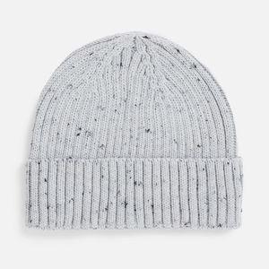 Шапка-бини с отворотом выполнена крупной резинкой из мягкой акриловой пряжи, которая создает дополнительный объем и хорошо сохраняет тепло. Благодаря...