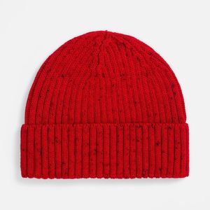 Шапка-бини с отворотом выполнена крупной резинкой из мягкой акриловой пряжи, которая создает дополнительный объем и хорошо сохраняет тепло. Благодаря...