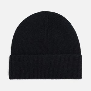 Легкая и практичная шапка с широким отворотом выполнена из мягкой акриловой пряжи, которая хорошо сохраняет тепло и обеспечивает комфортную посадку. ...