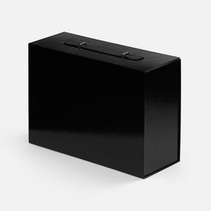 Коробка-кейс из переплетного картона Holdfold — элегантное решение для хранения и подарков.  Прочная конструкция из картона толщиной 2 мм обеспечивает...