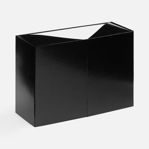 Коробка из переплетного картона 2 мм с оригинальной конструкцией: две симметричные створки открываются, создавая эффектную презентацию содержимого....
