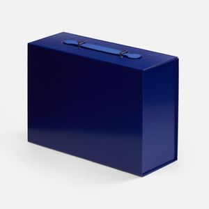 Коробка-кейс из переплетного картона Holdfold — элегантное решение для хранения и подарков.  Прочная конструкция из картона толщиной 2 мм обеспечивает...