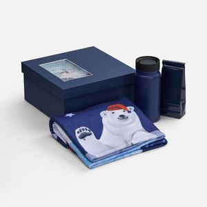 Подарочный набор, который так и шепчет: «сказка близко». Уютнейший плед с красочным изображением белых мишек, надежный стильный термостакан и...