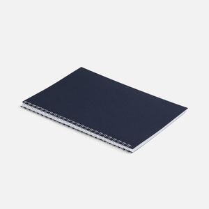 Блокнот формата А5 в клетку на пружине с цветной обложкой. Обложка из картона Macedonia Navy синего цвета плотностью 260 г/м⊃2;. Блок из белой бумаги...