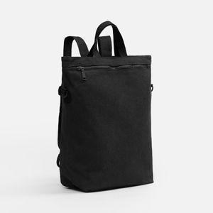 Рюкзак-трансформер Casual может быть удобным рюкзаком, сумкой-шопером, а также наплечной сумкой, регулируемый ремень которой подстроится под любой...