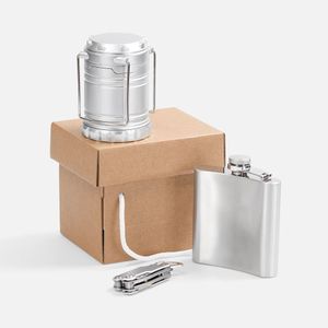 Практичный сет для похода в лаконичном и стильном исполнении: мультитул-плоскогубцы, кемпинговый фонарь с дальностью луча 20 метров и классическая...