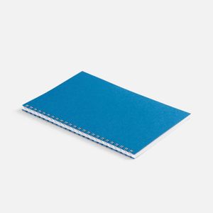 Блокнот формата А5 в клетку на пружине с цветной обложкой. Обложка из картона Macedonia Deep Blue синего цвета плотностью 260 г/м⊃2;. Блок из белой...