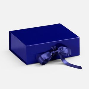 Коробка из переплетного картона с лайнером, ламинированым полуглянцевой текстурной пленкой устойчив к царапинам. Крышка на двух магнитах дополнительно...