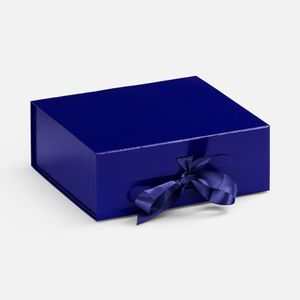 Коробка из переплетного картона с лайнером, ламинированым полуглянцевой текстурной пленкой устойчив к царапинам. Крышка на двух магнитах дополнительно...