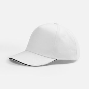 Обновленная модель популярной классической бейсболки с 5 клиньями без лобового шва. Бейсболка выполнена из плотного хлопка. Козырек-сэндвичОбшивные...