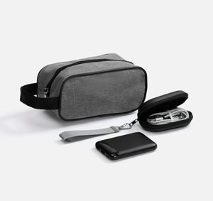 Компактный набор для тех, кто всегда на связи. Аккумулятор обеспечит заряд, когда он нужен больше всего. Универсальный кабель с тремя разъемами...