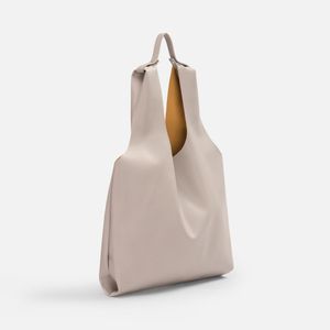 Аgio в переводе с итальянского — «комфорт». Именно его подарит сумка Agio своему обладателю. А еще — радость от ежедневного использования.  Agio — это...