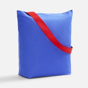 Базовый шопер разработан в рамках единой коллекции одежды и аксессуаров Andor. Это позволяет создавать с шопером безупречные монохромные образы и...