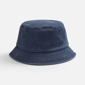 Винтажная панама Berwi — идеальное сочетание стиля и комфорта! Эта модель, выполненная из плотного хлопка в стиле вареной джинсы, добавит уверенности...