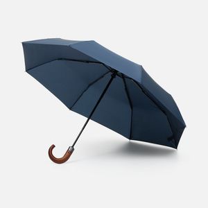 Надежная защита от непогоды в элегантном исполнении.  Зонт-автомат, 3 сложения, 8 спиц Система антиветер Размер хлястика 23х2 см Поставляется в чехле