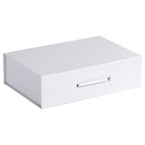 Коробка выполнена из переплетного картона, кашированного дизайнерской бумагой Majestic 